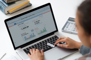 A guide illustrating steps to effectively use a credit card for business expenses and management.